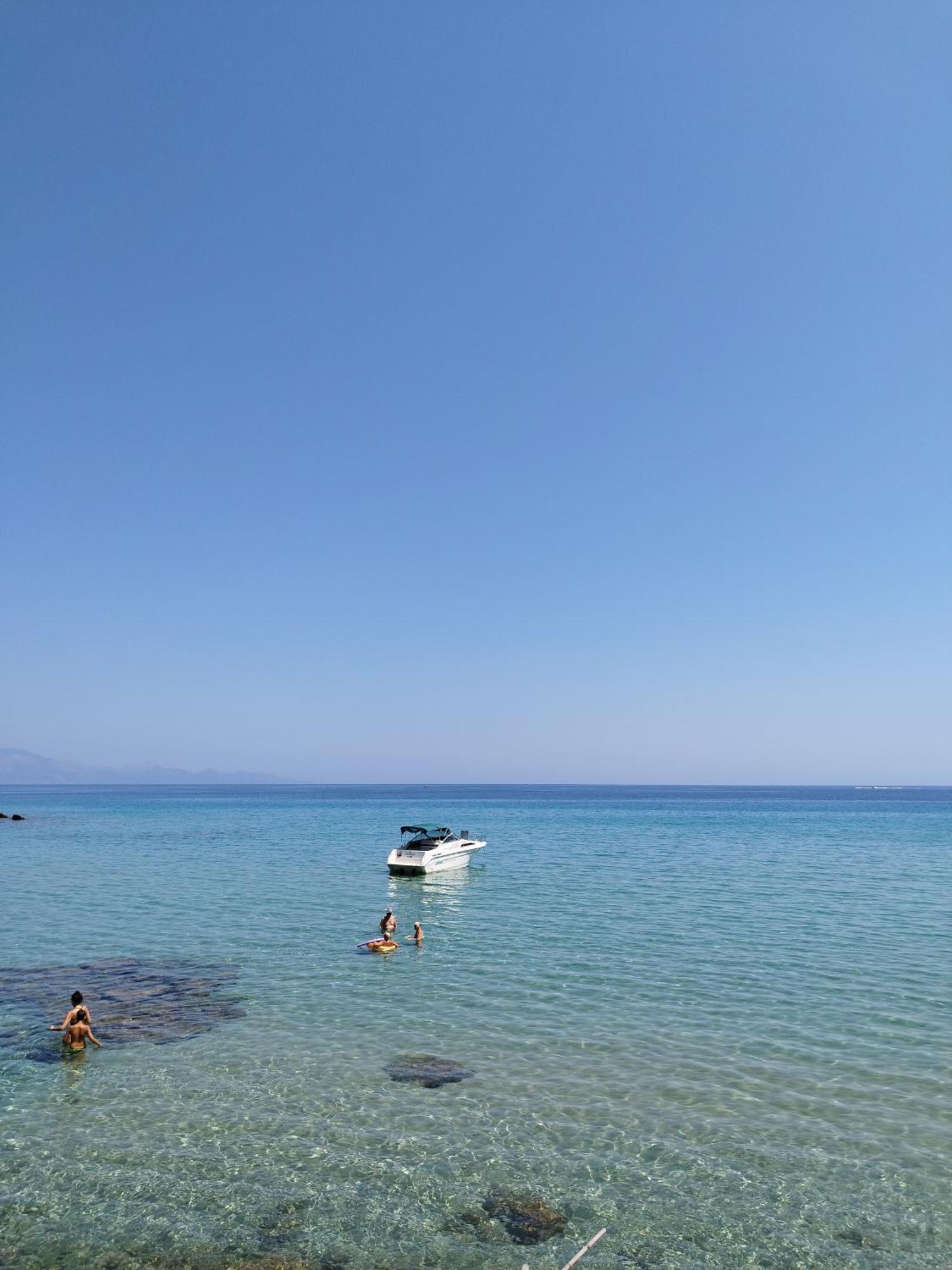 Villa Agia Aikaterini Amoudi Buitenkant foto