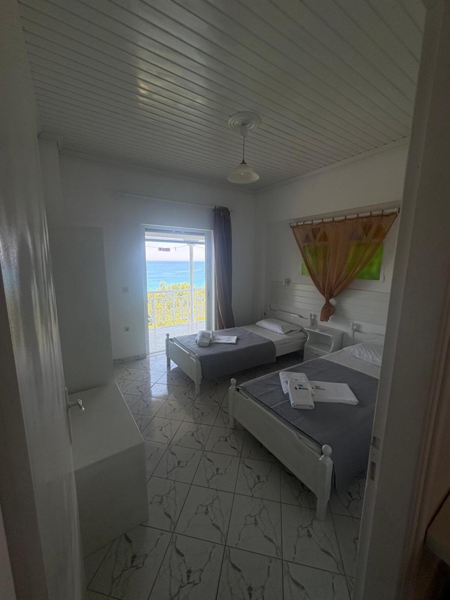 Villa Agia Aikaterini Amoudi Buitenkant foto